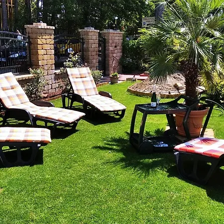 Kati P Vendeghaz Gazde/Camere de închiriat
