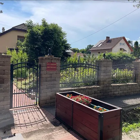Kati P Vendeghaz Gazde/Camere de închiriat *